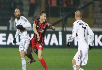 Beşiktaş’ın çirkin, faullü oyununa mağlup oldu: 0-1 