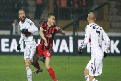 Beşiktaş&#8217;ın çirkin, faullü oyununa mağlup oldu: 0-1 