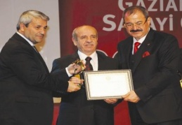 Beşler, “Ekonominin Mozaik Taşları Ödülü” nü aldı