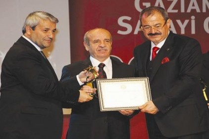 Beşler, &#8220;Ekonominin Mozaik Taşları Ödülü&#8221; nü aldı