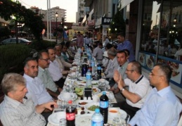 Beşler Macaroni’de iftar yedi