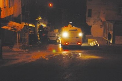 Beybahçe Mahallesi'nde izinsiz gösteri düzenleyen gruba polis müdahale etti