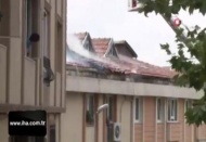 Beyoğlu'nda çatı yangını paniğe neden oldu