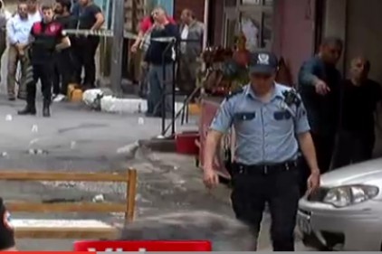 Beyoğlu&#8217;nda esnaf ile torbacılar arasındaki silahlı çatışma 
