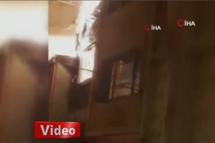 Beyoğlu&#039;nda evler alev alev yandı, 3 kişi etkilendi