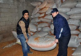 Biber ve baharat yapımında kullanılacağı tahmin edilen 40 ton atık madde ele geçirildi
