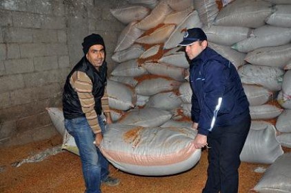 Biber ve baharat yapımında kullanılacağı tahmin edilen 40 ton atık madde ele geçirildi