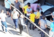 Bıçaklı, satırlı kavgada taş ve sopalar havada uçuştu