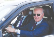 Biden, 2030'a kadar satılacak araçların yarısının sıfır emisyonlu olmasını öngören kararnameyi imzaladı