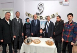 Bilal’e karne ve doğum günü sürprizi yaptılar