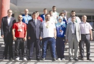 Bilek güreşi şampiyonlarını ödüllendirdi