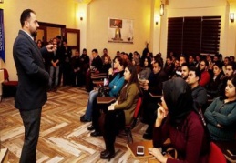 “Bilgiye ve medyaya sahip olan çağa hâkim olur”