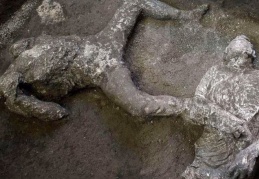 Bilim insanları milattan sonra 79 yılına ait küllerle kaplı iyi korunmuş bedenler buldu