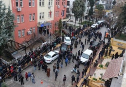 Bin 500 kişinin alınacağı iş için uzun kuyruklar oluştu