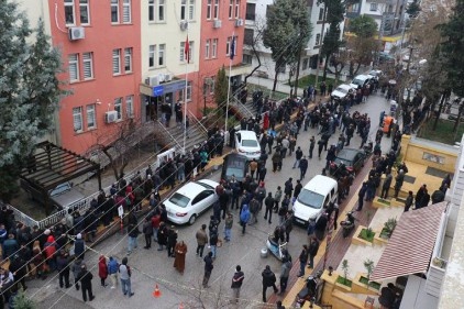 Bin 500 kişinin alınacağı iş için uzun kuyruklar oluştu