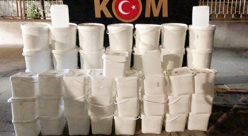 Bin 65 litre kaçak etil alkol ele geçirildi