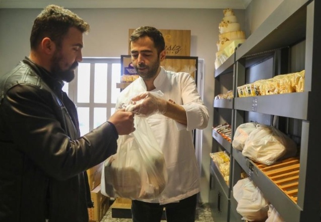 Bin 960 depremzedeye 7 bin 240 ekmek üretilerek ücretsiz dağıtıldı
