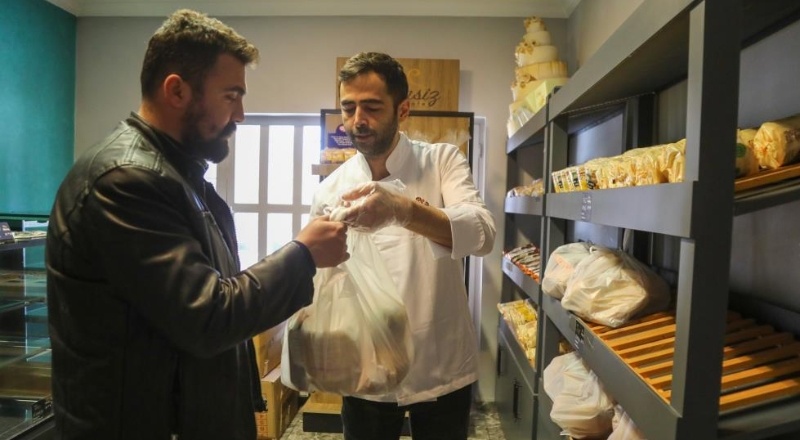 Bin 960 depremzedeye 7 bin 240 ekmek üretilerek ücretsiz dağıtıldı