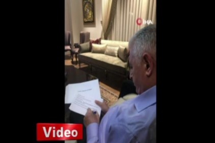 Binali Yıldırım, teşekkür konuşmasını hazırlıyor