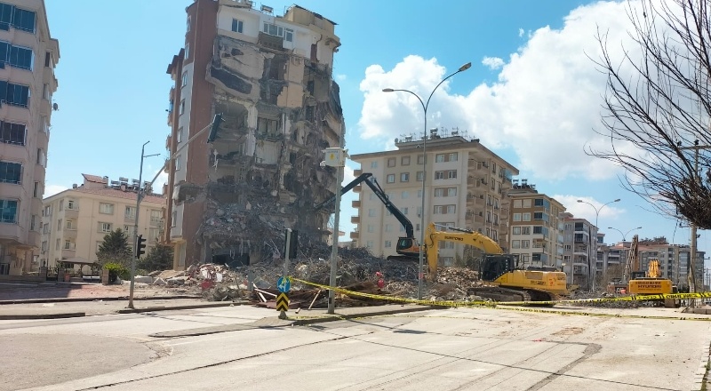 Binamız onların adaleti ve vicdanı gibi çürük değil