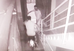 Binaya giren hırsızlar motosiklet çaldı