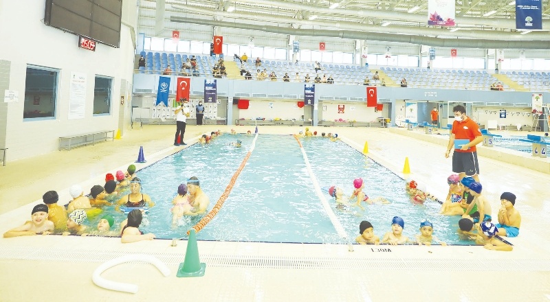 Binlerce çocuk ve genç su sporlarıyla tanışıyor