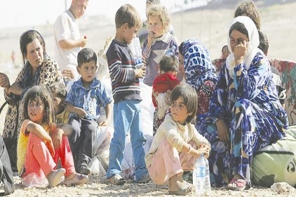 Binlerce Suriyeli Türkiye’ye doğru hareket etti