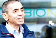 BioNTech kurucusu Uğur Şahin uyardı: Omicron varyantı üçüncü dozdan da kaçabilir; ağır hastalığa karşı koruma devam diyor