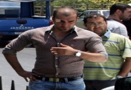 Bir araç takla atarak refüje çıktı