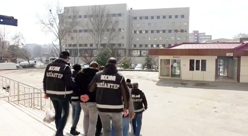 Bir araca el yapımı patlayıcı atan şüpheli tutuklandı