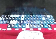 Bir araçta 66 adet kaçak telefon ele geçirildi