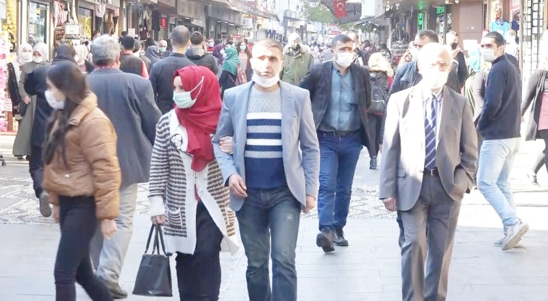 Bir ayda 15 bin kişiye maske ve sosyal mesafe cezası kesildi