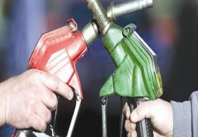 Bir depo benzinin 143 lirası vergiye gidiyor