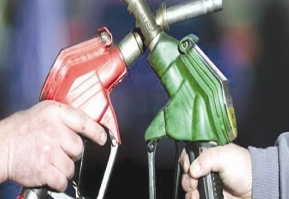 Bir depo benzinin 143 lirası vergiye gidiyor