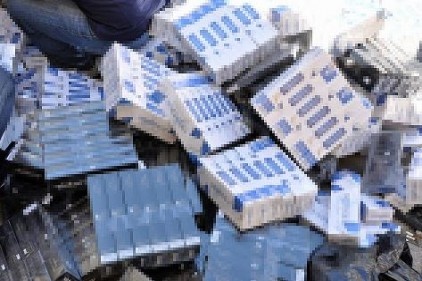 Bir evde kaçak sigara ve içki ele geçirildi