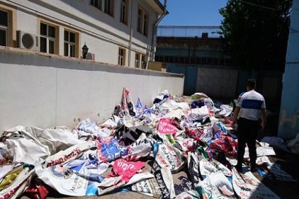 Bir hafta içinde 700 afiş toplandı