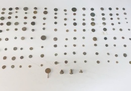 Bir heykelcik başı ve 2 kolye ele geçirdi