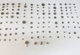 Bir heykelcik başı ve 2 kolye ele geçirdi