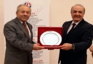 Bir hoca daha emekli oldu