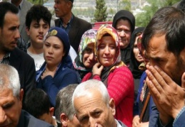 Bir kadın daha kocasının bıçak darbeleri ile yaşamını yitirdi