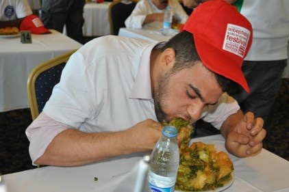 Bir kilo baklava yedi, yarışma kazandı