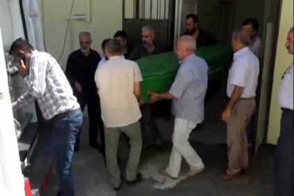 Bir kişi, 2 araç arasında sıkışarak can verdi