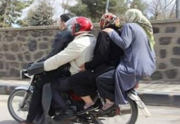 Bir motosiklette 4 kişi olur mu?