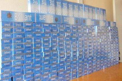 Bir otomobilde 8 bin 500 paket kaçak sigara ele geçirildi