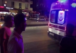 Bir otomobile arkadan çarpan otomobil yoldan çıkarak tramvay yoluna girdi 