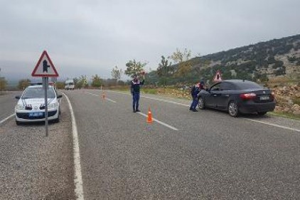 Bir saat içerisinde 135 aracı kontrol ettiler