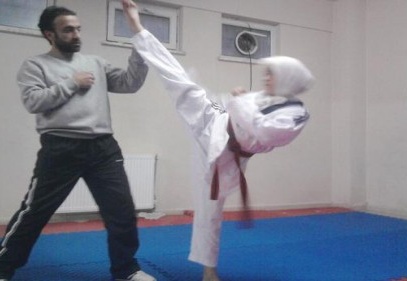 Bir sporcu, Tekvando Federasyonu Milli Takım Poomse Gelişim Kampı'na gidecek