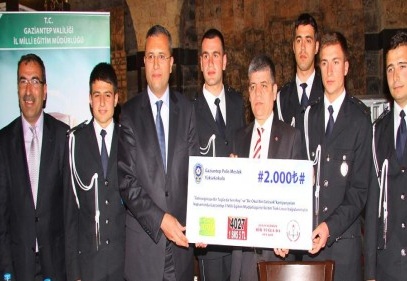 Bir tuğla da sen koy kampanyasına 2 bin lira koydular