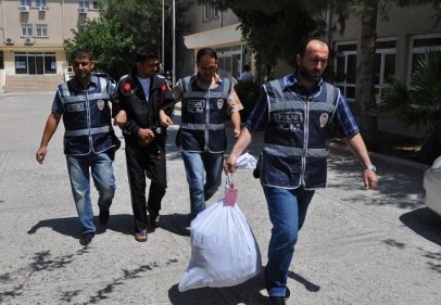 Bir yolcu otobüsünde 12 kilogram esrar ele geçirildi 