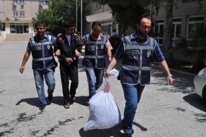 Bir yolcu otobüsünde 12 kilogram esrar ele geçirildi 